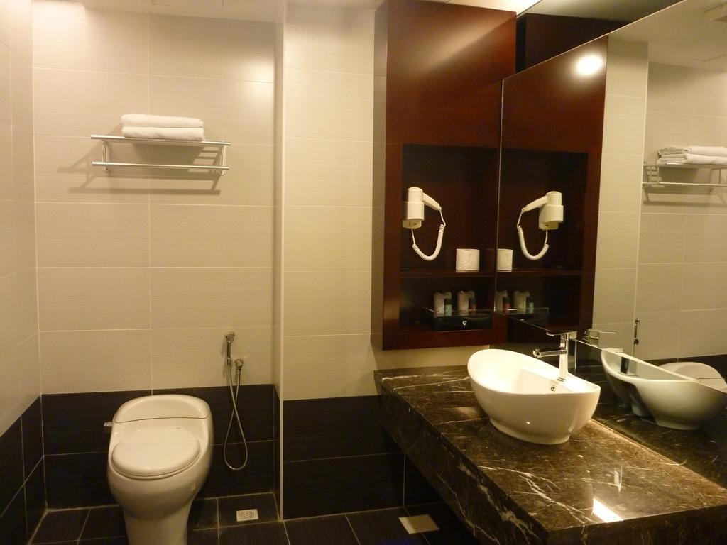 ג'והור בהרו Pariss Hotel מראה חיצוני תמונה