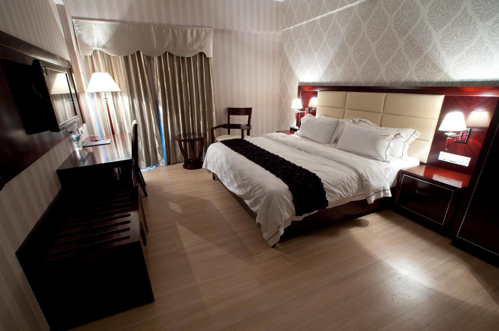 ג'והור בהרו Pariss Hotel מראה חיצוני תמונה
