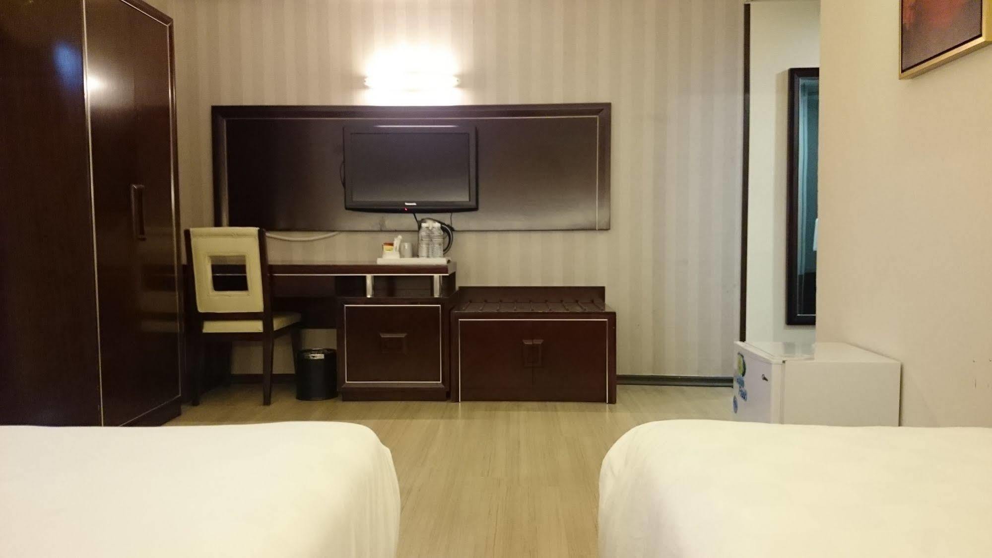 ג'והור בהרו Pariss Hotel מראה חיצוני תמונה
